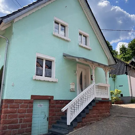 Ferienhaus Bobenthal 度假居